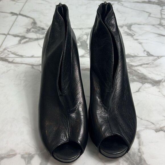 B. Makowsky Black Leather Nyle Shooties Size 7.5M - Picture 2 of 13